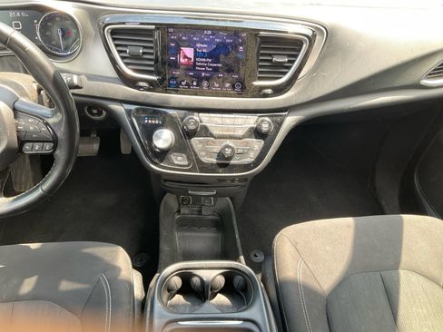 Used 2019 Chrysler Pacifica Touring Plus FWD image 11