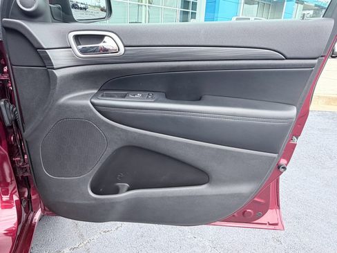 Used 2019 Jeep Grand Cherokee Altitude RWD image 30