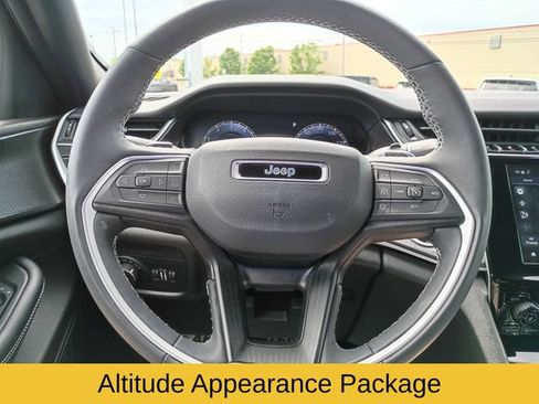 Used 2023 Jeep Grand Cherokee Altitude AWD/4WD image 15