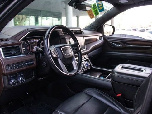 Used 2021 GMC Yukon Denali w/ Denali Premium Package image 11