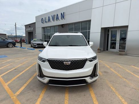 Used 2023 Cadillac XT6 Premium Luxury AWD/4WD image 2