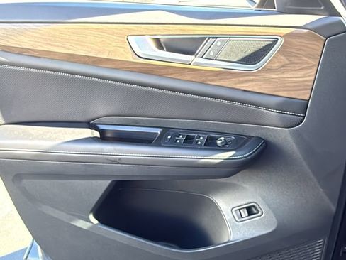 New 2026 Volkswagen Atlas SE image 25