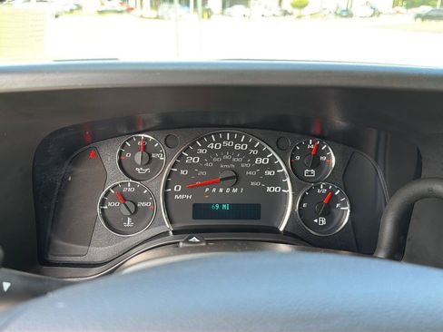 Used 2025 GMC Savana 2500 w/ Driver Convenience Package RWD image 19