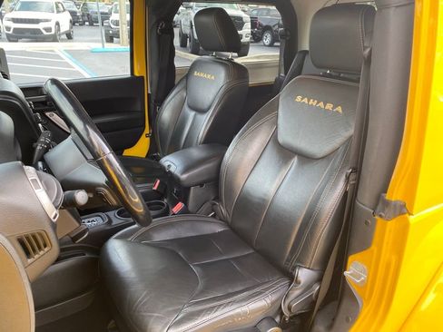 Used 2015 Jeep Wrangler Sahara w/ Connectivity Group AWD/4WD image 14