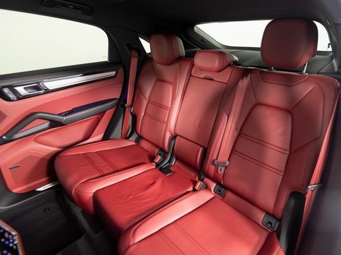 Certified 2023 Porsche Cayenne Platinum Edition image 37