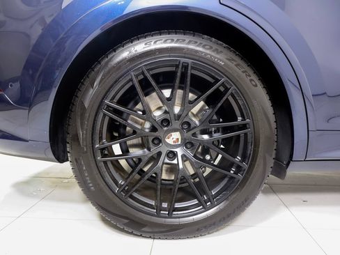 Certified 2026 Porsche Cayenne GTS w/ Technology Package AWD/4WD image 29