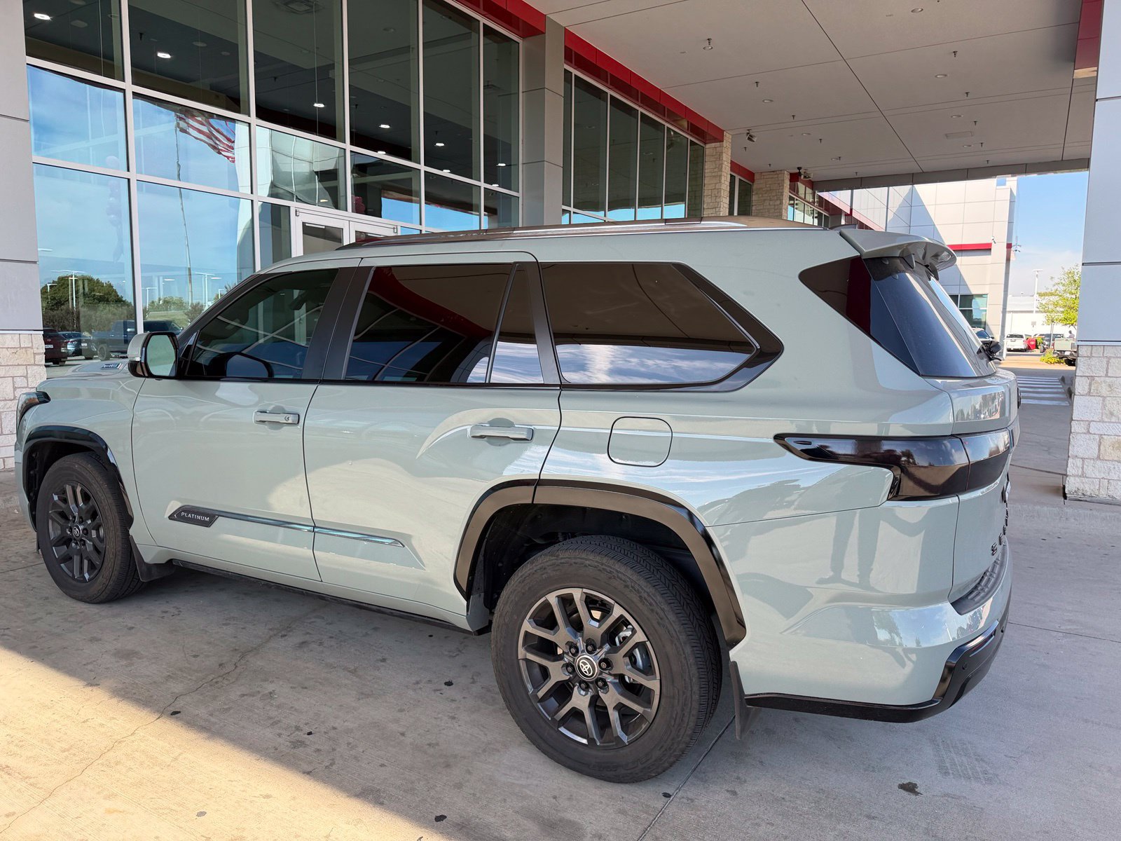 Used 2025 Toyota Sequoia Platinum AWD/4WD image 15