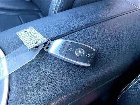 Used 2021 Mercedes-Benz GLC 300 GLC 300 image 32