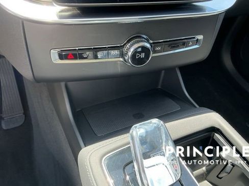 Certified 2025 Volvo XC90 B5 Plus image 19