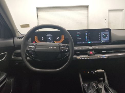 Used 2025 Kia K4 FWD image 22