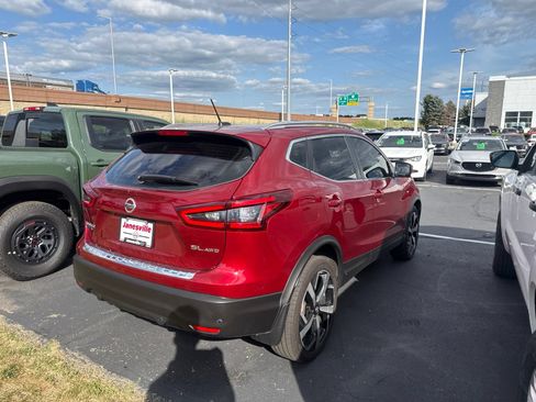 Used 2021 Nissan Rogue Sport SL w/ Premium Package AWD/4WD image 2