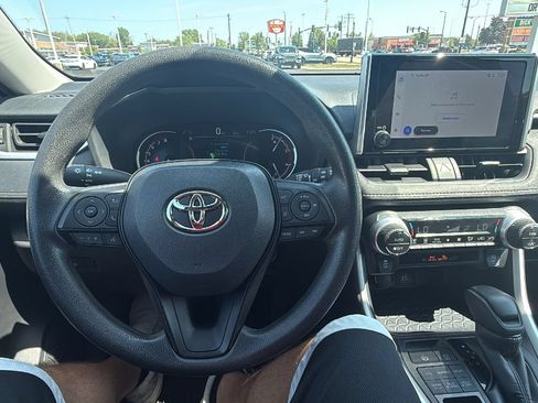 Used 2025 Toyota RAV4 XLE AWD/4WD image 14