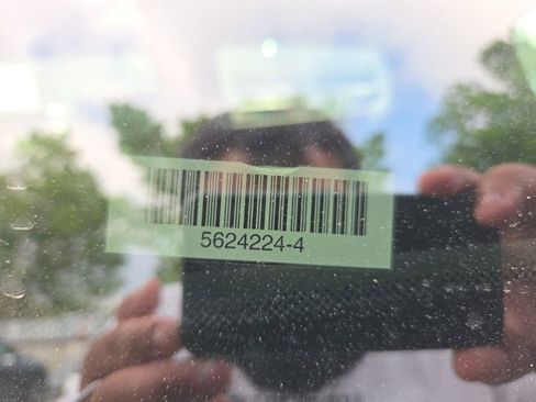 Used 2025 Chrysler Pacifica Select image 9