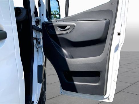 Used 2022 Mercedes-Benz Sprinter 2500 image 24