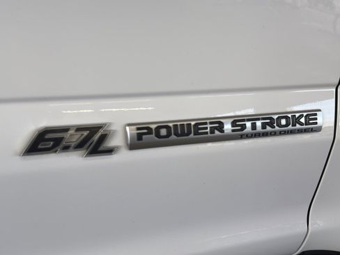 Used 2017 Ford F350 XLT w/ XLT Premium Package AWD/4WD image 11