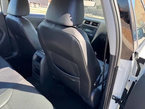 Used 2014 Volkswagen Jetta SE image 16