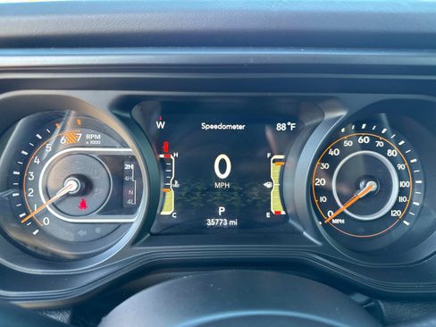 Used 2024 Jeep Wrangler Unlimited Rubicon AWD/4WD image 28