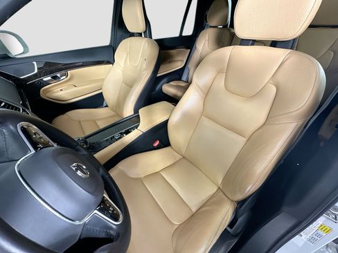 Used 2018 Volvo XC90 T6 Momentum w/ Convenience Package image 21