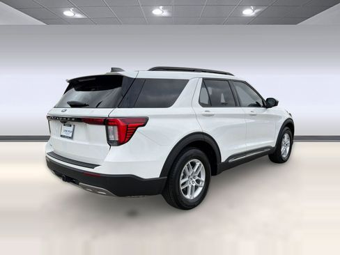 Used 2025 Ford Explorer Active w/ Active Comfort Package RWD image 8