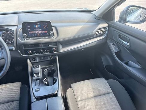 Used 2025 Nissan Rogue SV FWD image 19