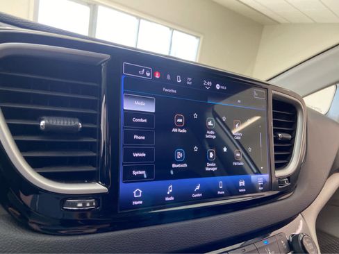 Used 2024 Chrysler Pacifica Touring-L FWD image 32