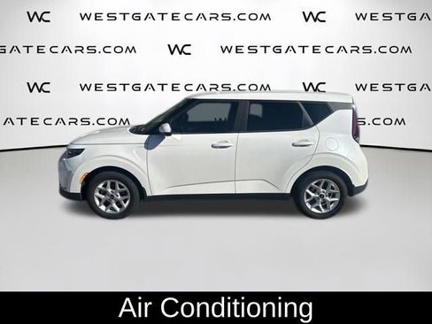 Used 2023 Kia Soul LX w/ LX Technology Package image 4