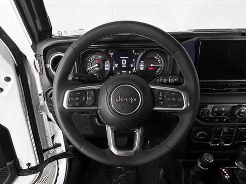 Used 2024 Jeep Wrangler Unlimited Sahara w/ Technology Group image 21