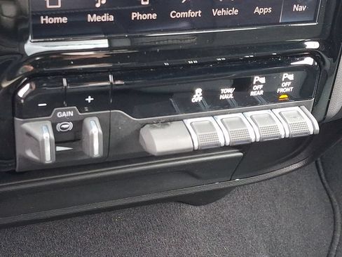 Used 2025 RAM 2500 Big Horn AWD/4WD image 18