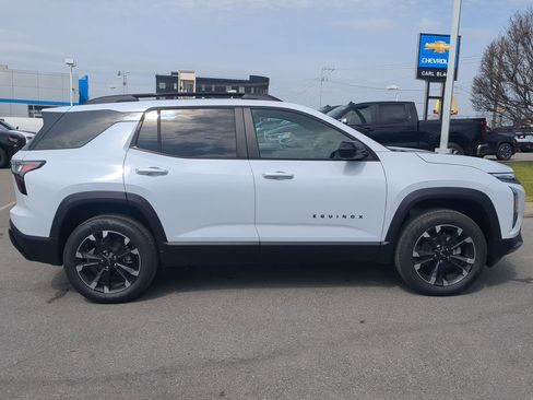 New 2026 Chevrolet Equinox RS w/ Convenience Package III AWD/4WD image 9