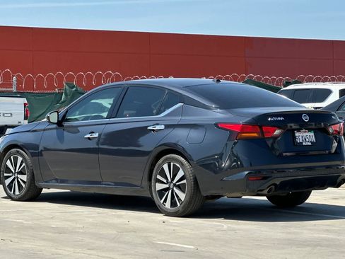 Used 2020 Nissan Altima 2.5 SL FWD image 7