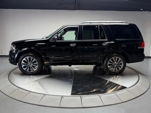 Used 2017 Lincoln Navigator Select AWD/4WD image 4
