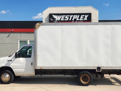 Used 2012 Ford E-450 and Econoline 450 Super Duty RWD image 3