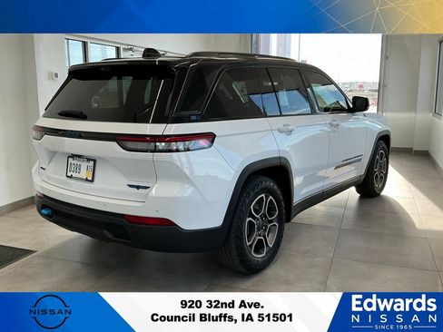 Used 2022 Jeep Grand Cherokee Trailhawk w/ Advanced Protech Group II AWD/4WD image 7