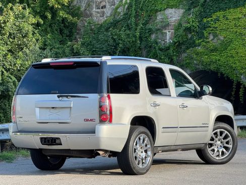 Used 2010 GMC Yukon Denali AWD/4WD image 7