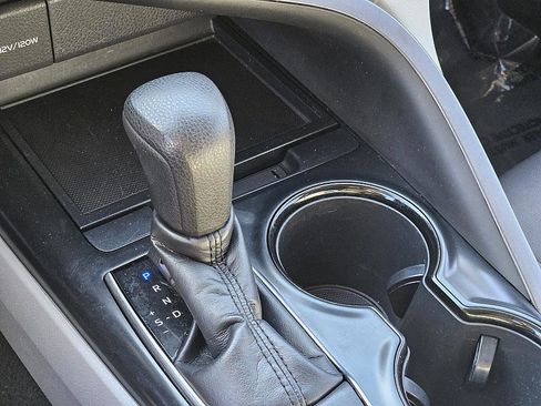 Used 2018 Toyota Camry LE image 23