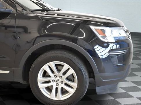 Used 2018 Ford Explorer XLT AWD/4WD image 12