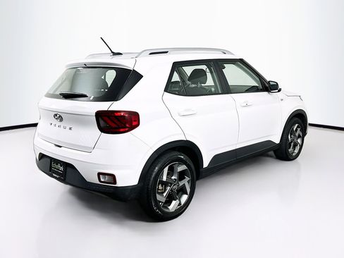 Used 2025 Hyundai Venue SEL FWD image 9