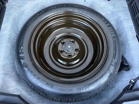 Used 2025 Nissan Rogue SV image 32