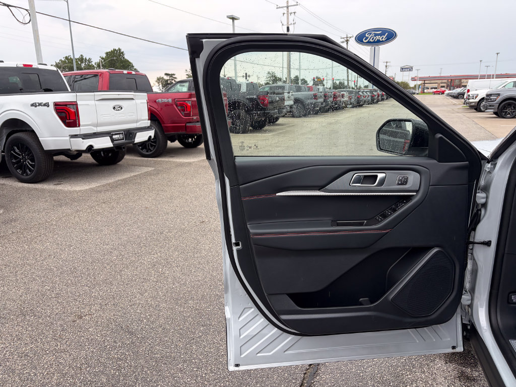 New 2026 Ford Explorer ST-Line w/ ST-Line Street Pack AWD/4WD image 12