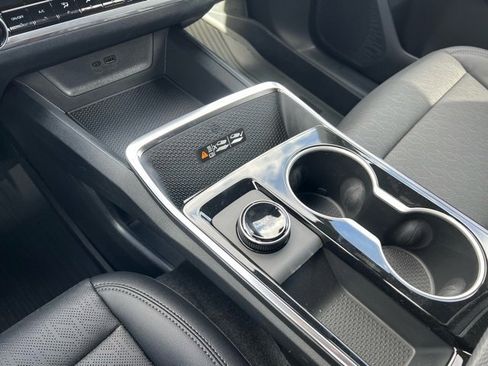 New 2026 Chevrolet Equinox LT w/ Convenience Package II image 11