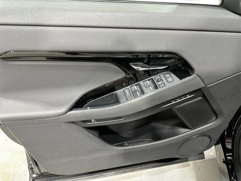 Used 2025 Land Rover Range Rover Evoque Dynamic SE image 17