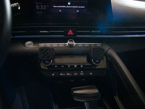 Used 2023 Hyundai Elantra Limited image 32