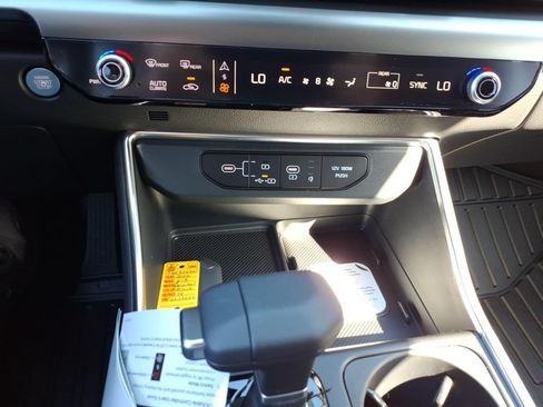 New 2026 Kia Carnival SX w/ SX Dark Edition Package FWD image 17