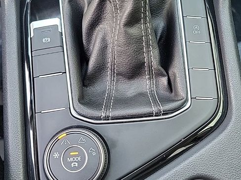 Used 2022 Volkswagen Taos SEL w/ Panoramic Sunroof Package image 22