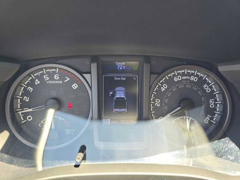 Used 2019 Toyota Tacoma TRD Off-Road w/ Technology Package AWD/4WD image 25