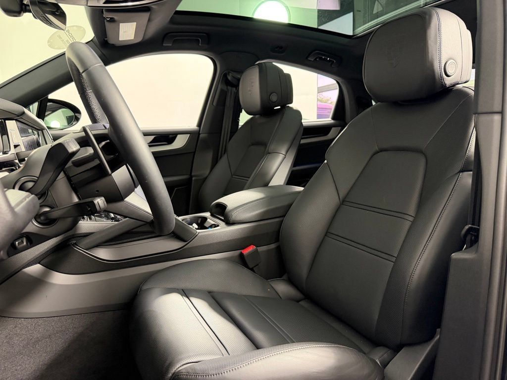 Certified 2026 Porsche Cayenne Coupe AWD/4WD image 5