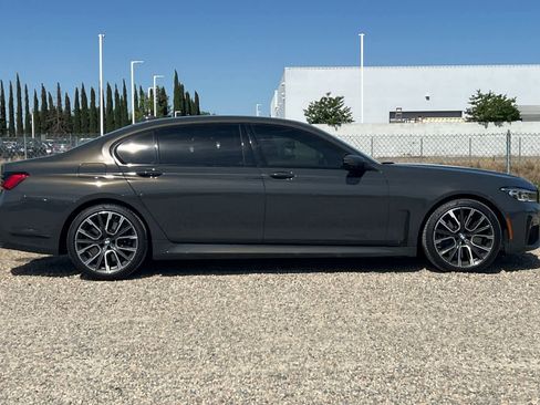 Used 2022 BMW 750i xDrive w/ Autobahn Package AWD/4WD image 9