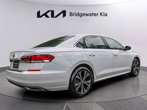 Used 2021 Volkswagen Passat 2.0T SE FWD image 6
