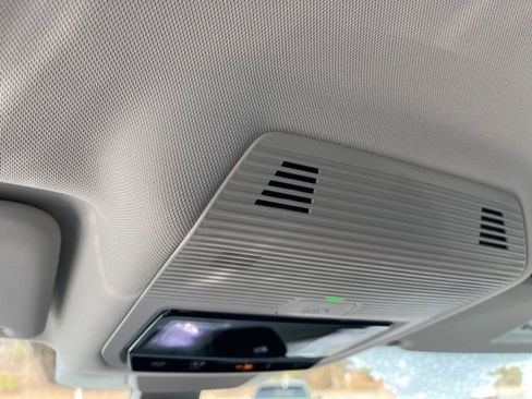 New 2026 Volkswagen Tiguan SE image 18