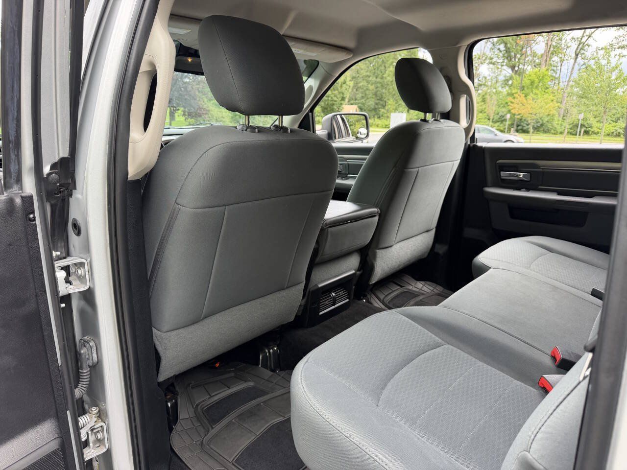 Used 2016 RAM 1500 Classic SLT AWD/4WD image 32